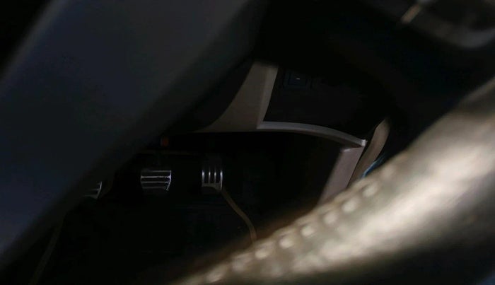 2015 Mahindra XUV500 W10, Diesel, Manual, 1,00,341 km, interior