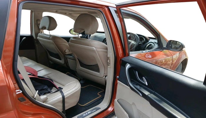 2015 Mahindra XUV500 W10, Diesel, Manual, 1,00,341 km, interior