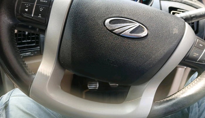 2015 Mahindra XUV500 W10, Diesel, Manual, 1,00,341 km, interior