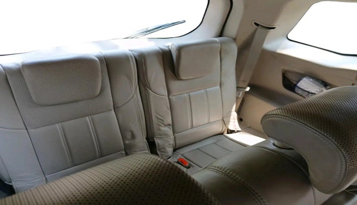 2015 Mahindra XUV500 W10, Diesel, Manual, 1,00,341 km, interior