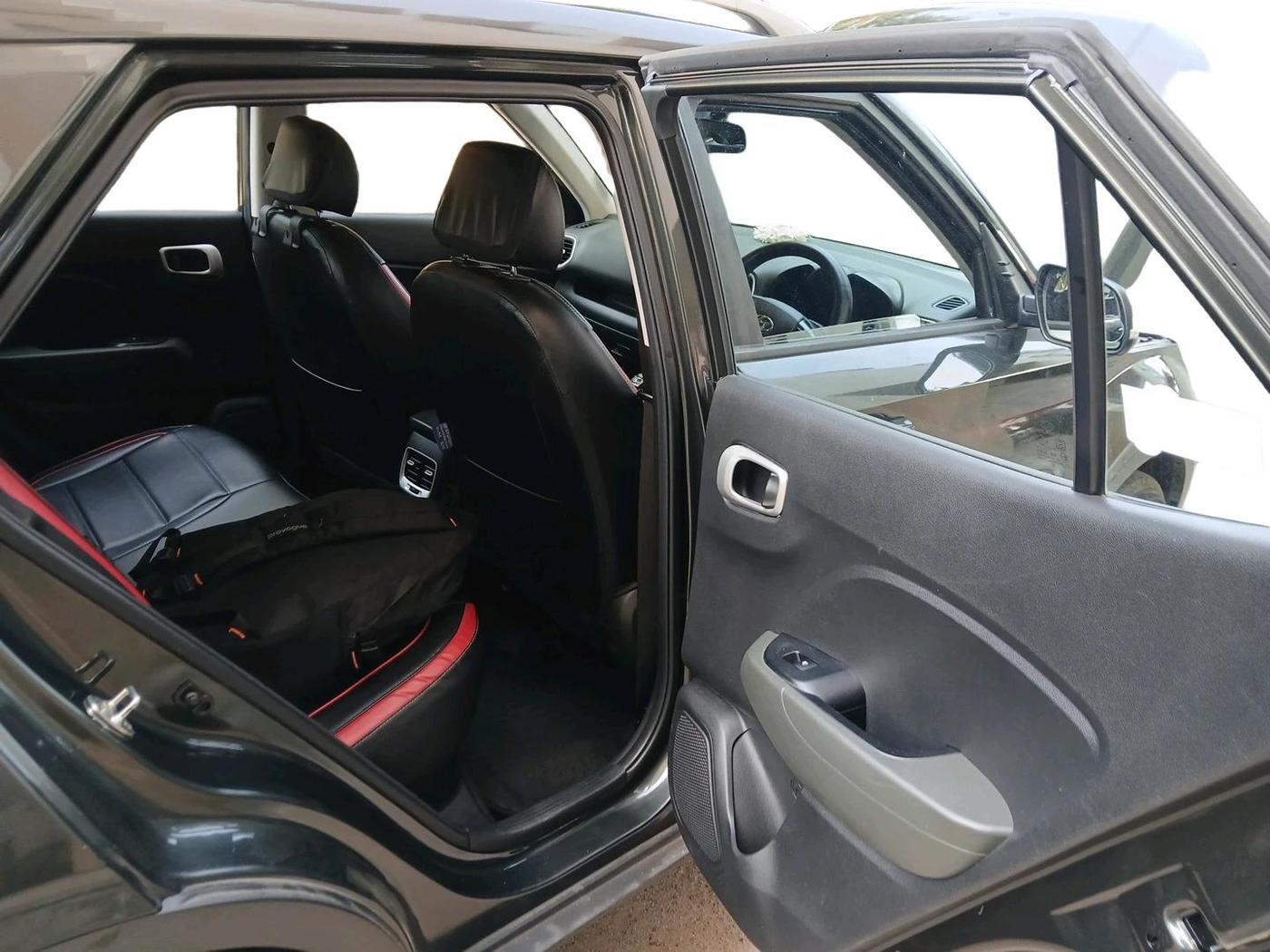 2020 Hyundai VENUE SX 1.0 TURBO, Petrol, Manual, 84,475 km, interior