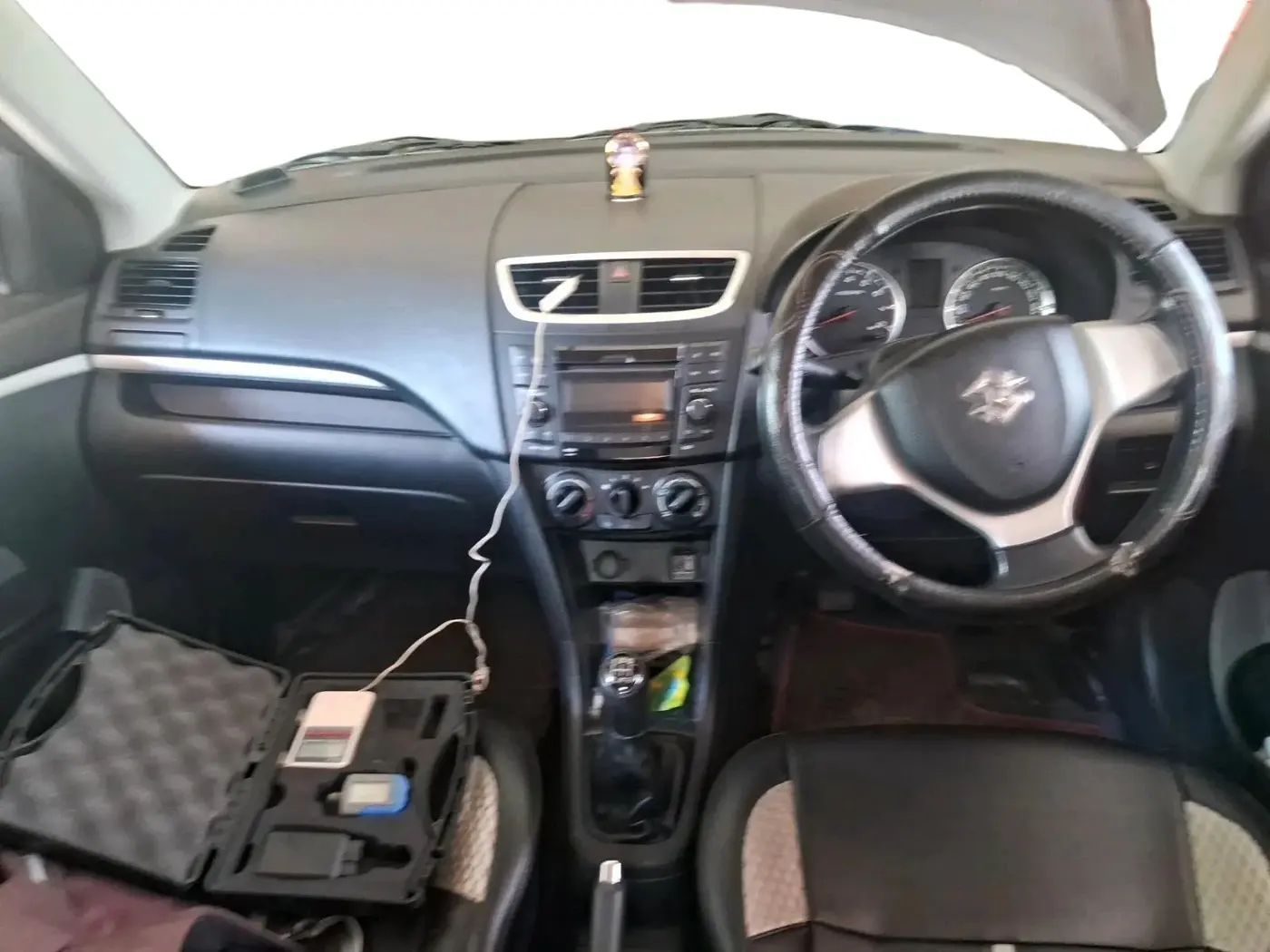 2016 Maruti Swift VXI, Petrol, Manual, 35,125 km, interior