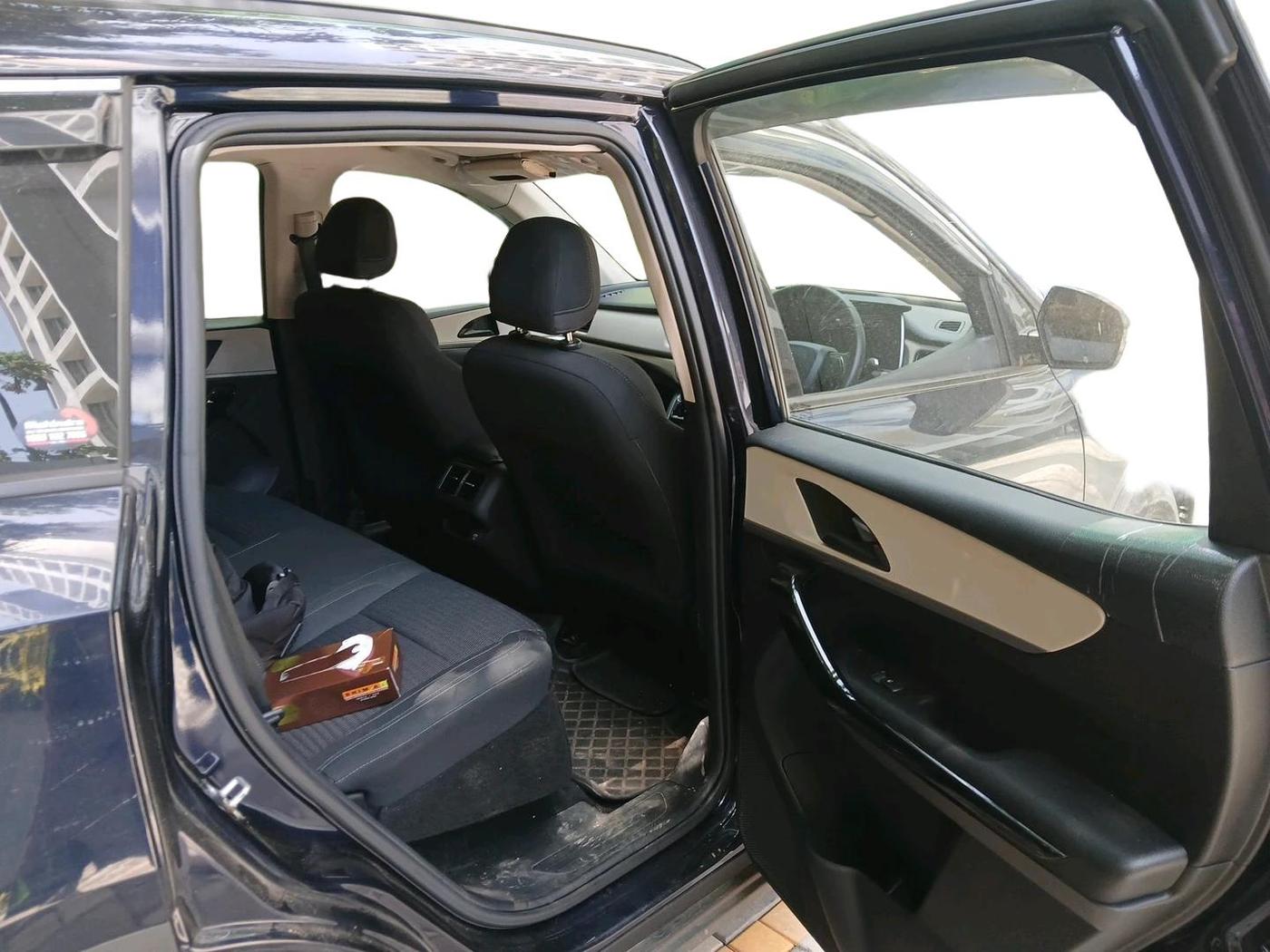 2021 Mahindra XUV700 AX 5 P MT 5 STR, Petrol, Manual, 48,310 km, interior