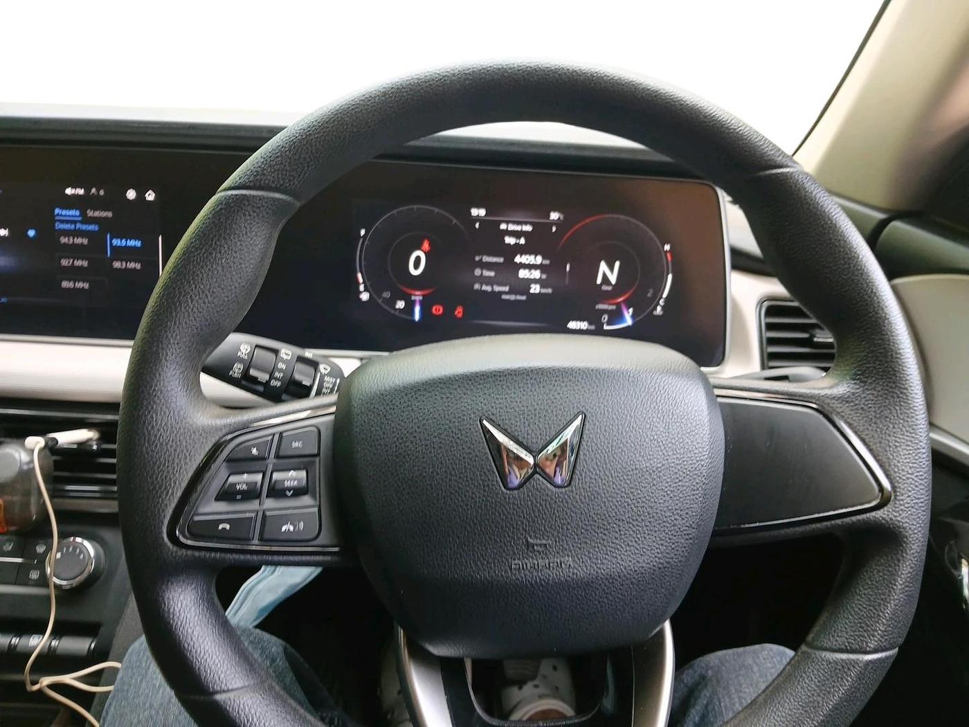 2021 Mahindra XUV700 AX 5 P MT 5 STR, Petrol, Manual, 48,310 km, interior