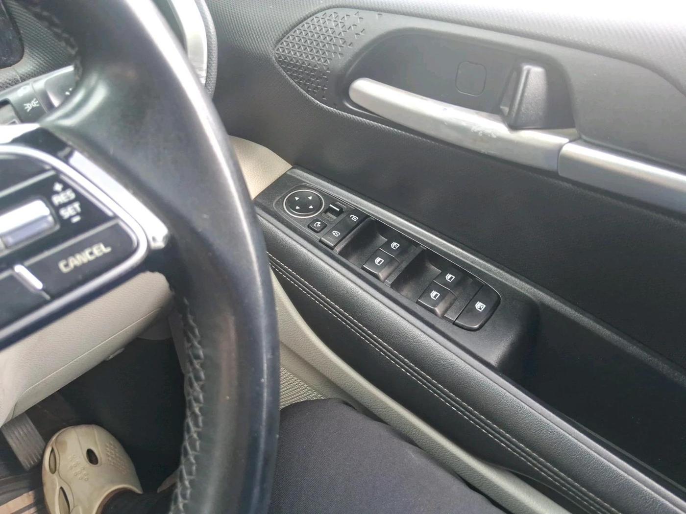 2021 KIA SONET HTX 1.0 IMT, Petrol, Manual, 56,207 km, interior