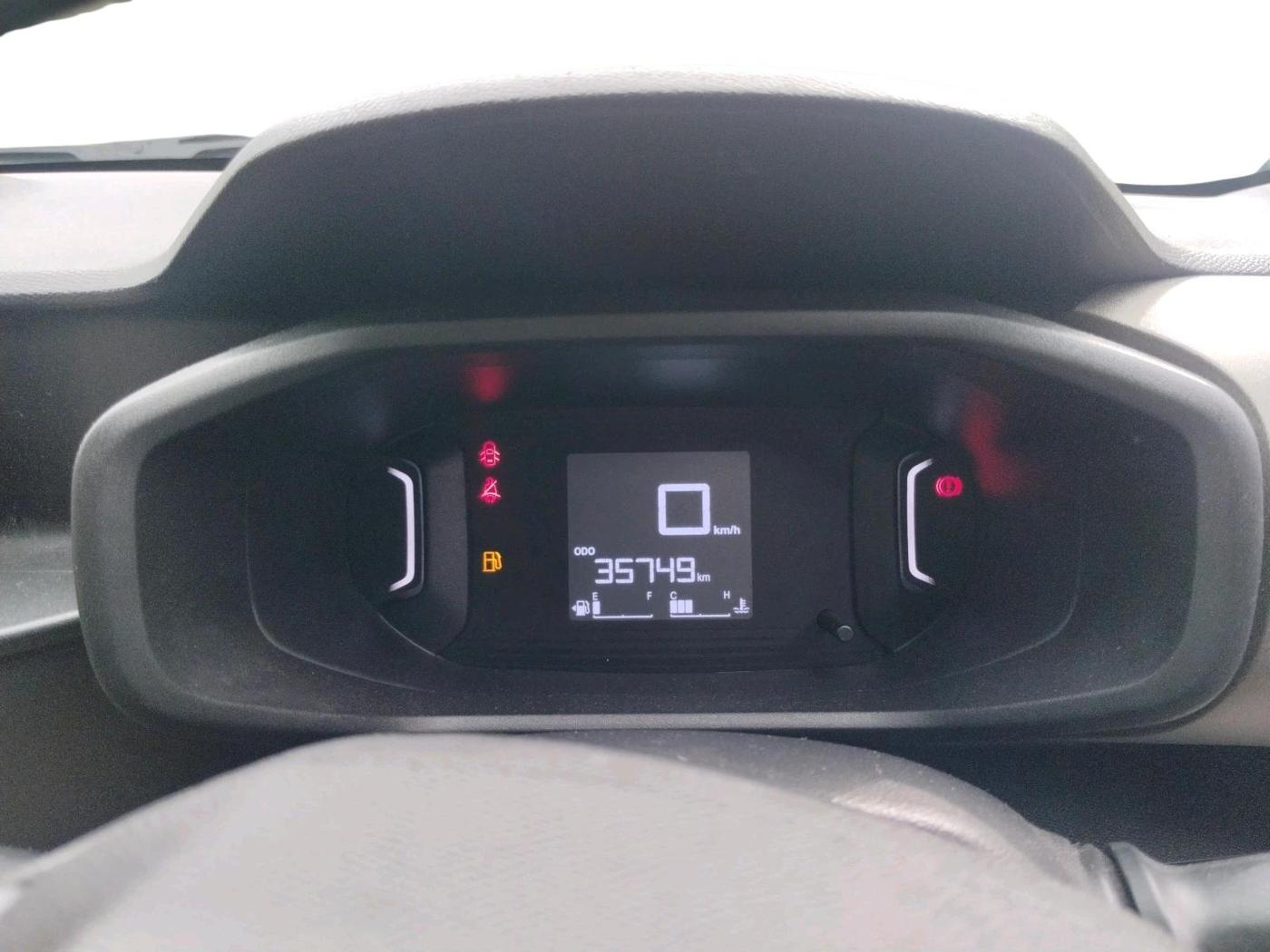 2023 CITROEN C3 SHINE 1.2, Petrol, Manual, 35,749 km, interior