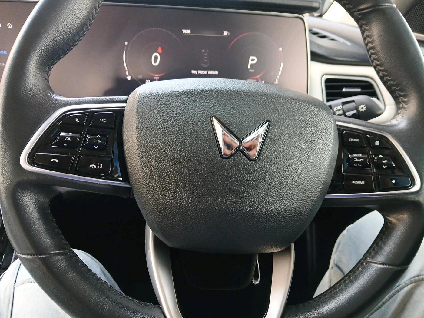 2022 Mahindra XUV700 AX 7 LUXURY P AT 7 STR, Petrol, Automatic, 29,404 km, interior