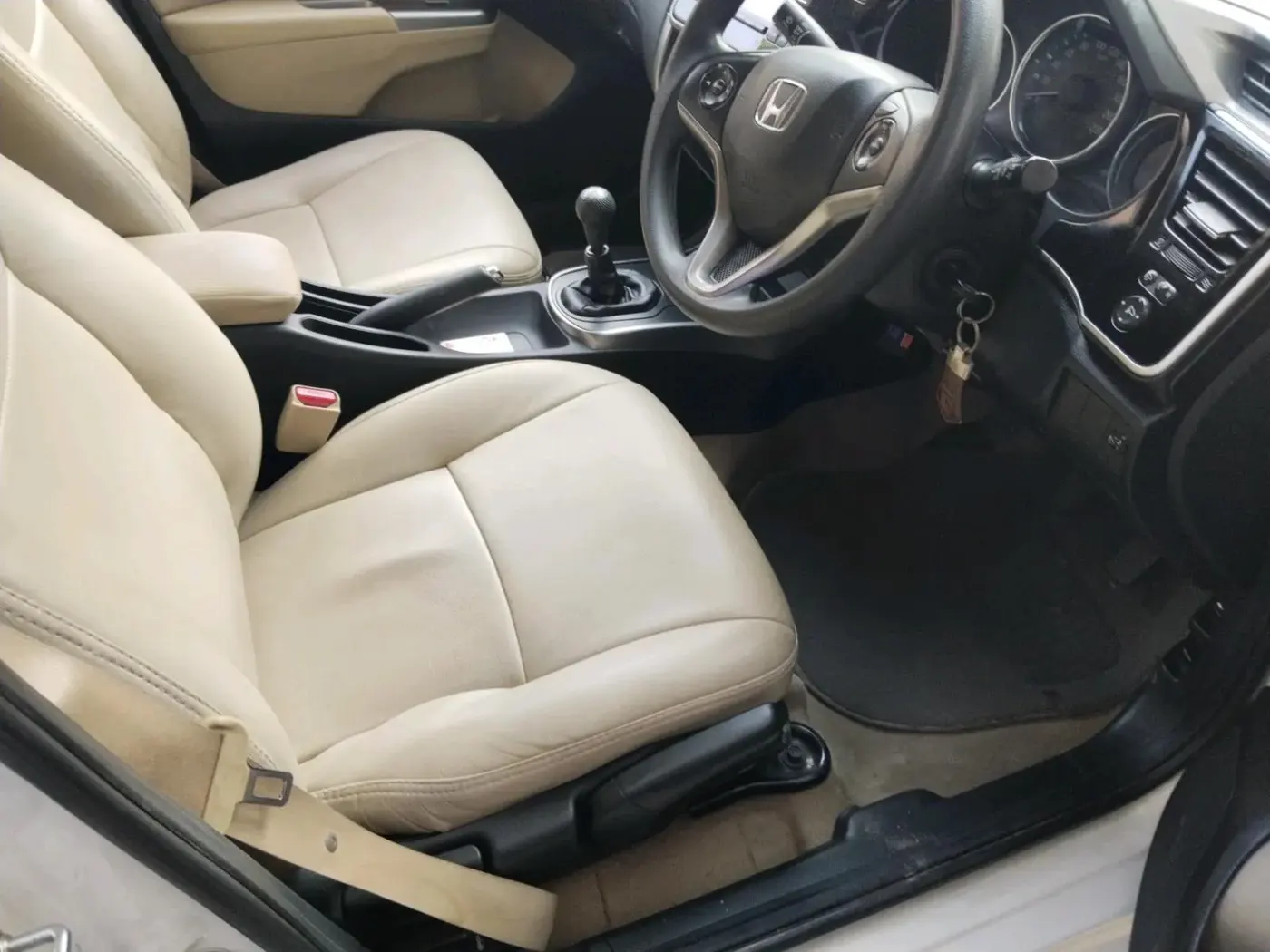 2014 Honda City 1.5L I-DTEC V, Diesel, Manual, 97,957 km, interior