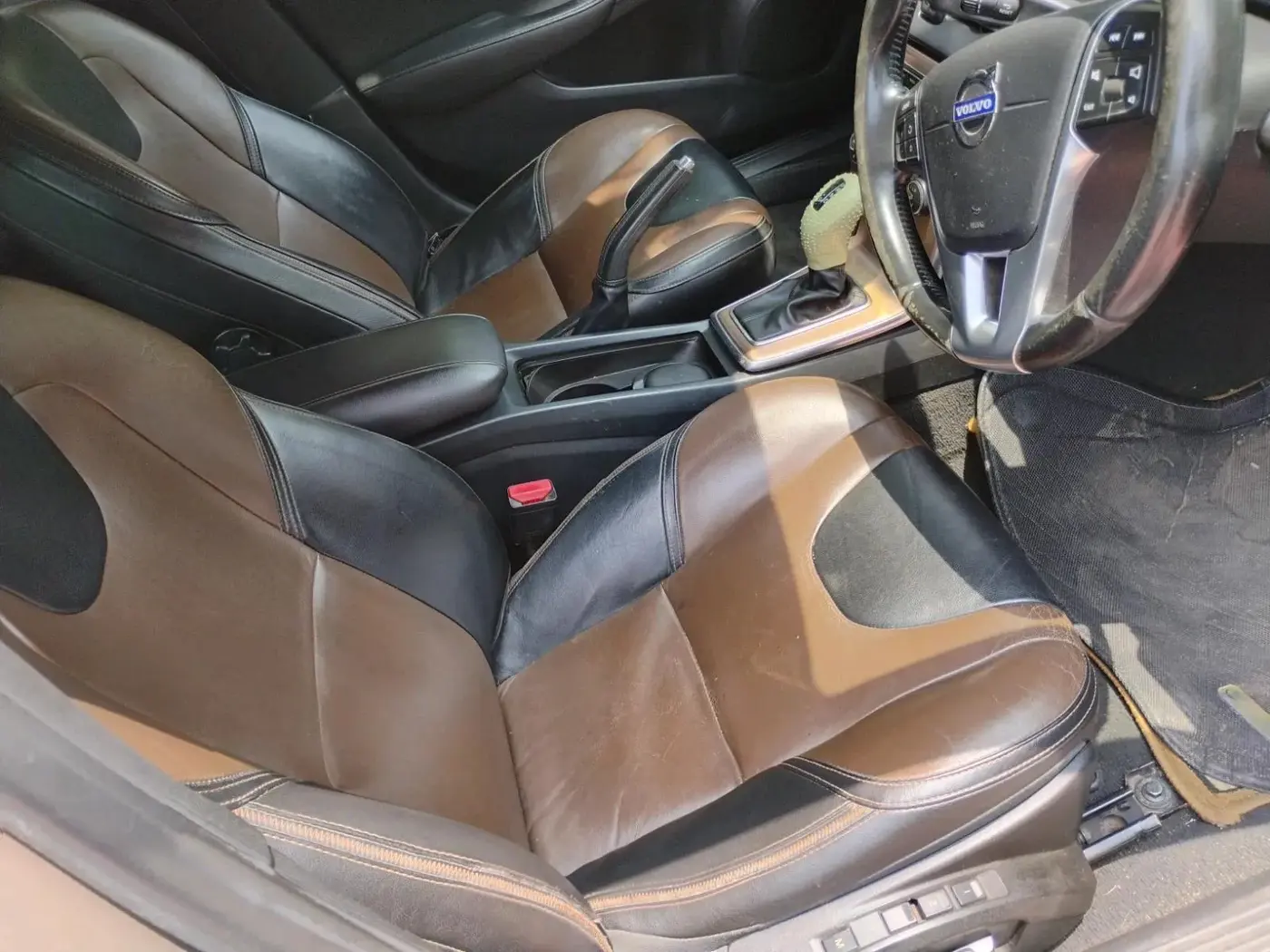 2014 Volvo V40 Cross Country D3, Diesel, Automatic, 98,176 km, interior