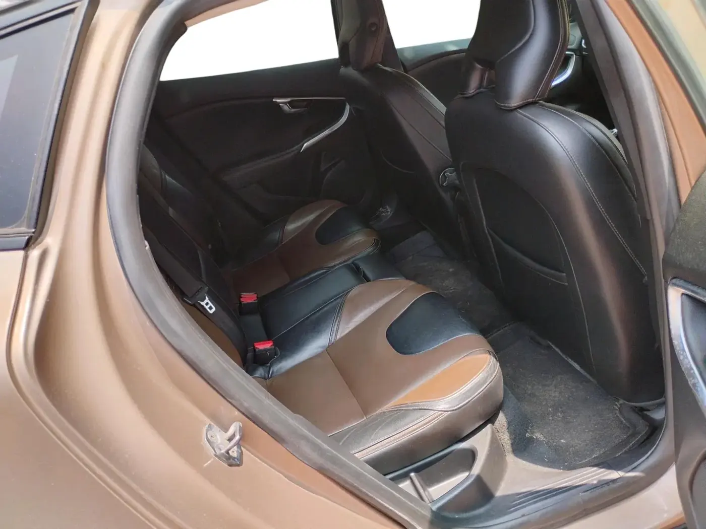 2014 Volvo V40 Cross Country D3, Diesel, Automatic, 98,176 km, interior