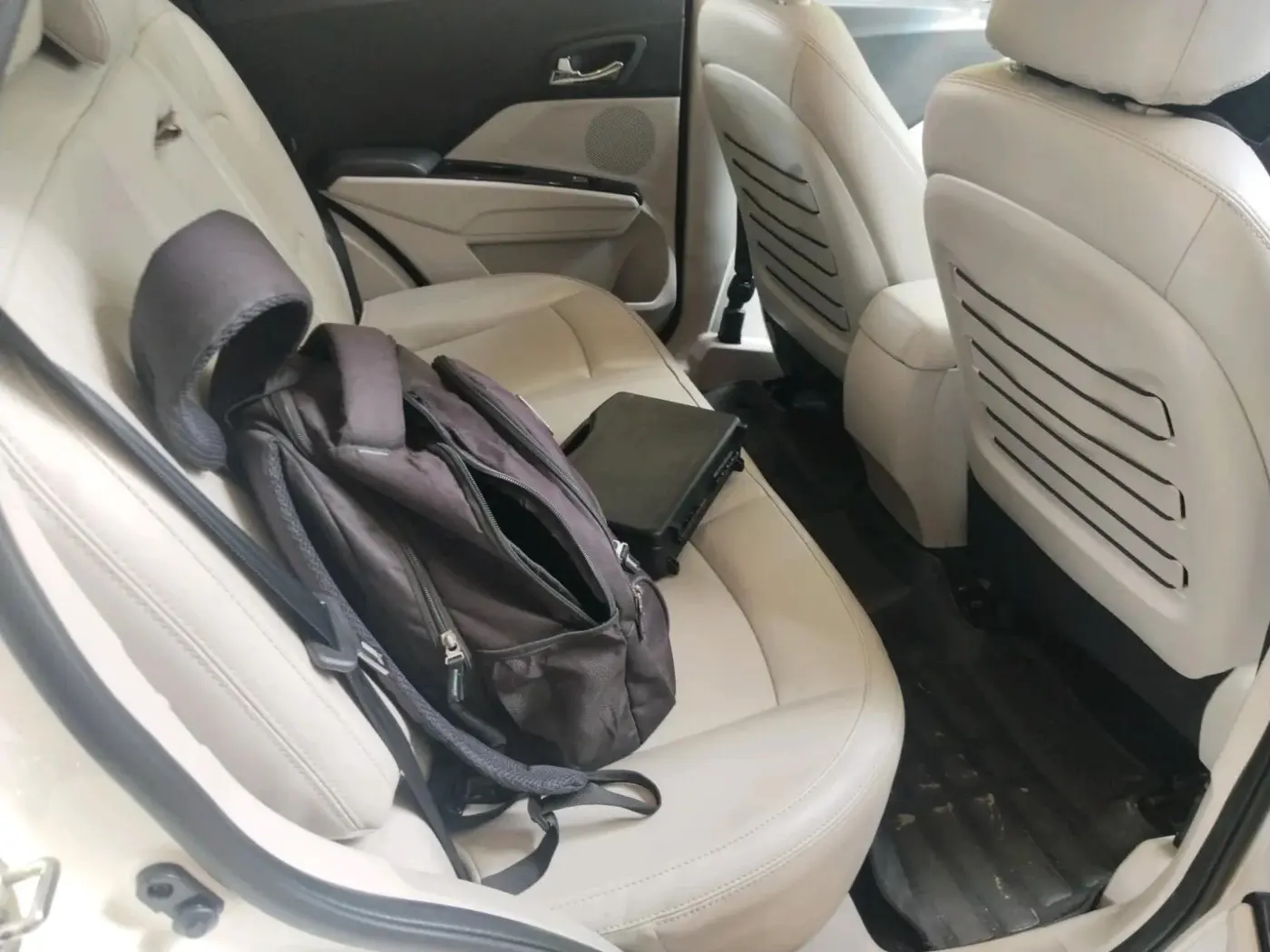 2021 Mahindra XUV300 W8 (O) 1.2 PETROL, Petrol, Manual, 43,062 km, interior