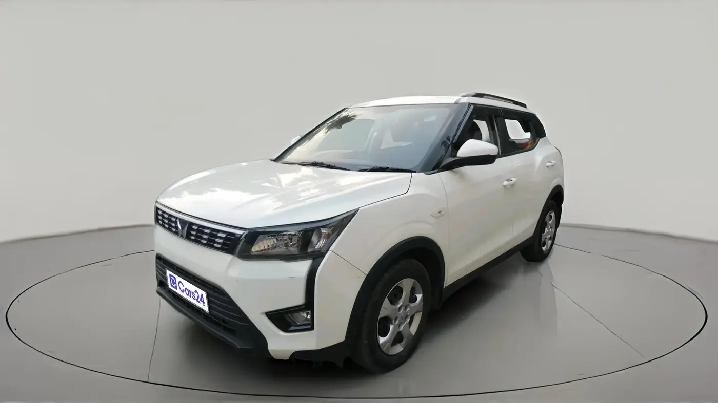 2022 Mahindra XUV300 W6 1.2 PETROL AMT, Petrol, Automatic, 23,341 km, exterior