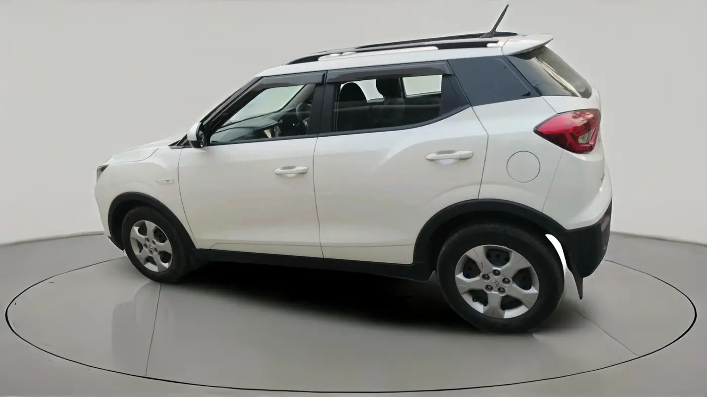 2022 Mahindra XUV300 W6 1.2 PETROL AMT, Petrol, Automatic, 23,341 km, exterior