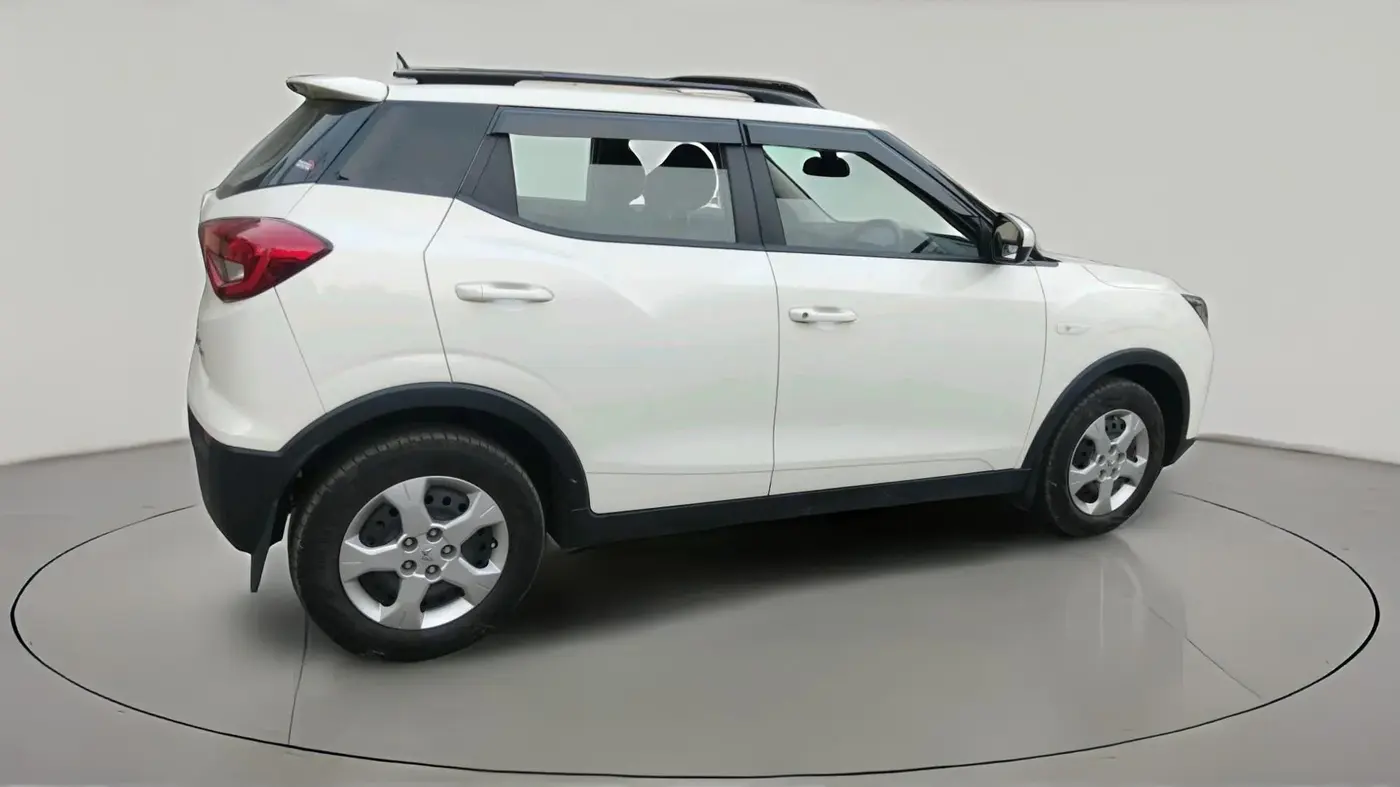 2022 Mahindra XUV300 W6 1.2 PETROL AMT, Petrol, Automatic, 23,341 km, exterior