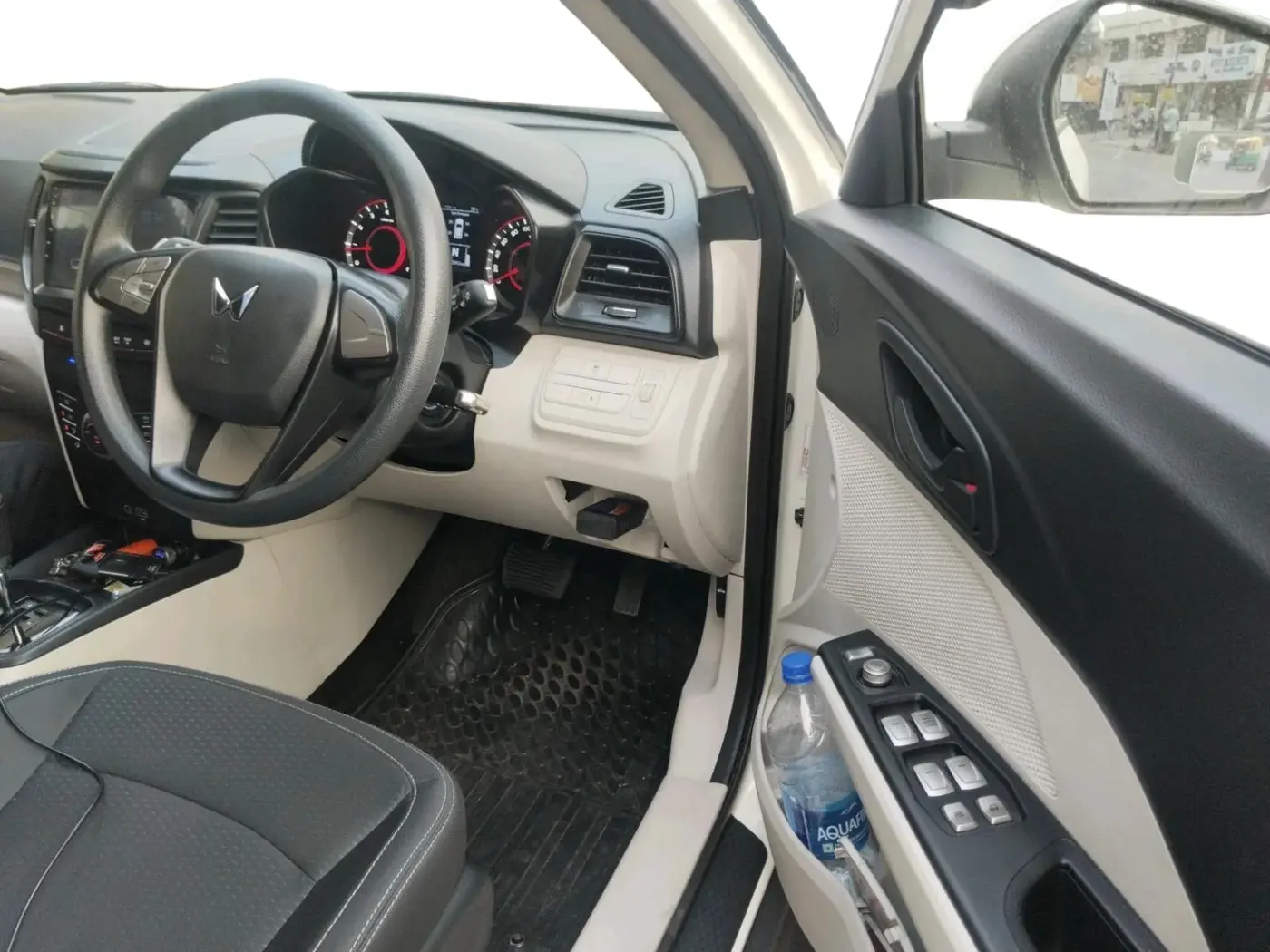 2022 Mahindra XUV300 W6 1.2 PETROL AMT, Petrol, Automatic, 23,341 km, interior
