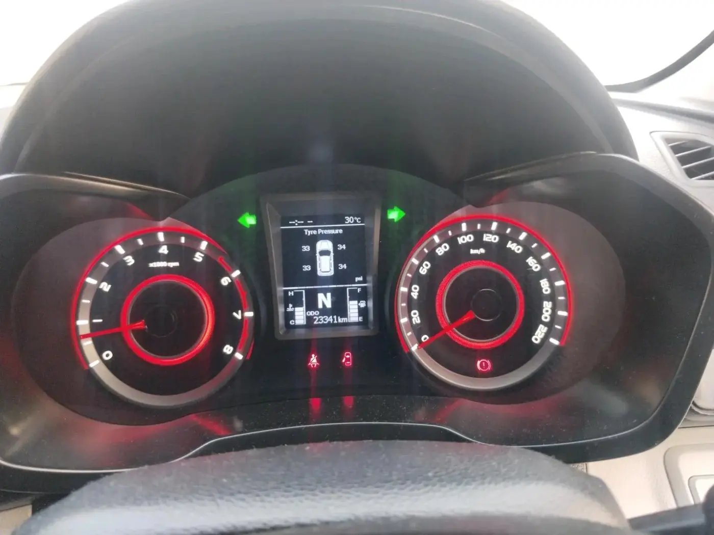 2022 Mahindra XUV300 W6 1.2 PETROL AMT, Petrol, Automatic, 23,341 km, interior