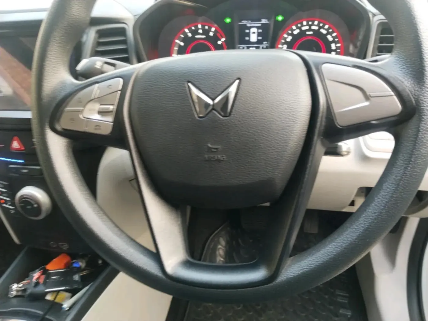 2022 Mahindra XUV300 W6 1.2 PETROL AMT, Petrol, Automatic, 23,341 km, interior