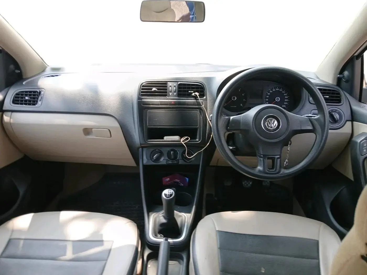 2011 Volkswagen Polo TRENDLINE 1.2L PETROL, Petrol, Manual, 87,133 km, interior