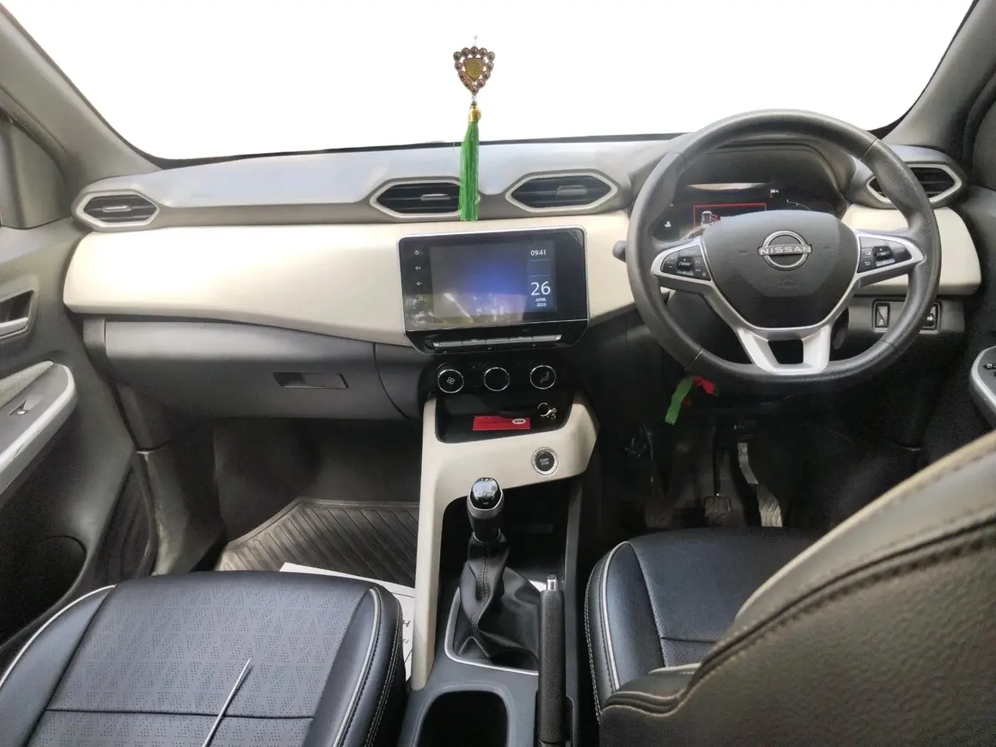 2023 Nissan MAGNITE XV TURBO, Petrol, Manual, 40,000 km, interior