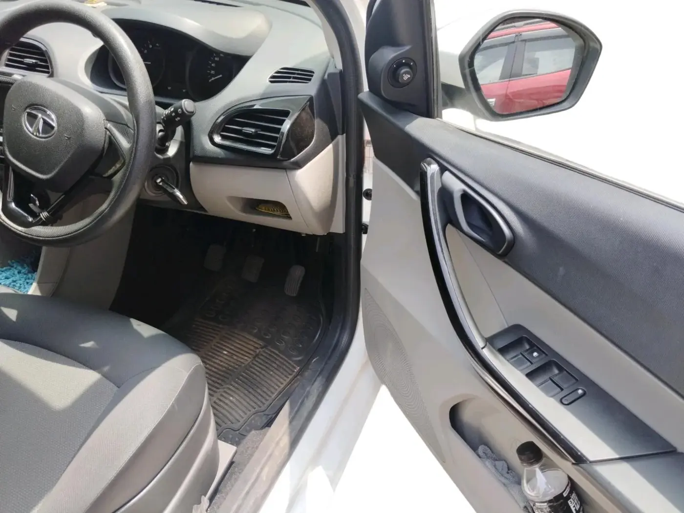 2018 Tata Tiago XT PETROL, Petrol, Manual, 33,142 km, interior
