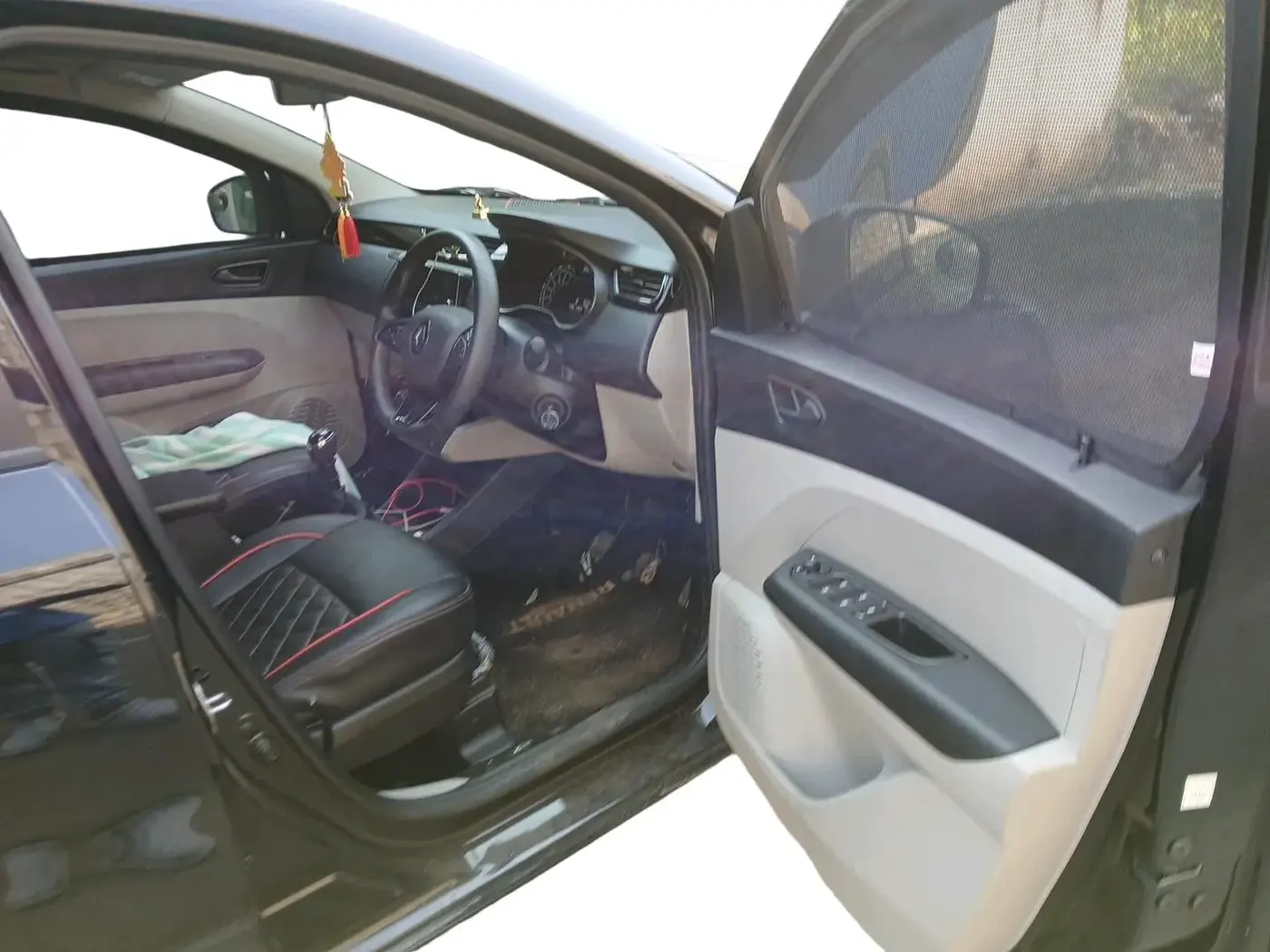 2024 Renault TRIBER RXT, Petrol, Manual, 8,372 km, interior