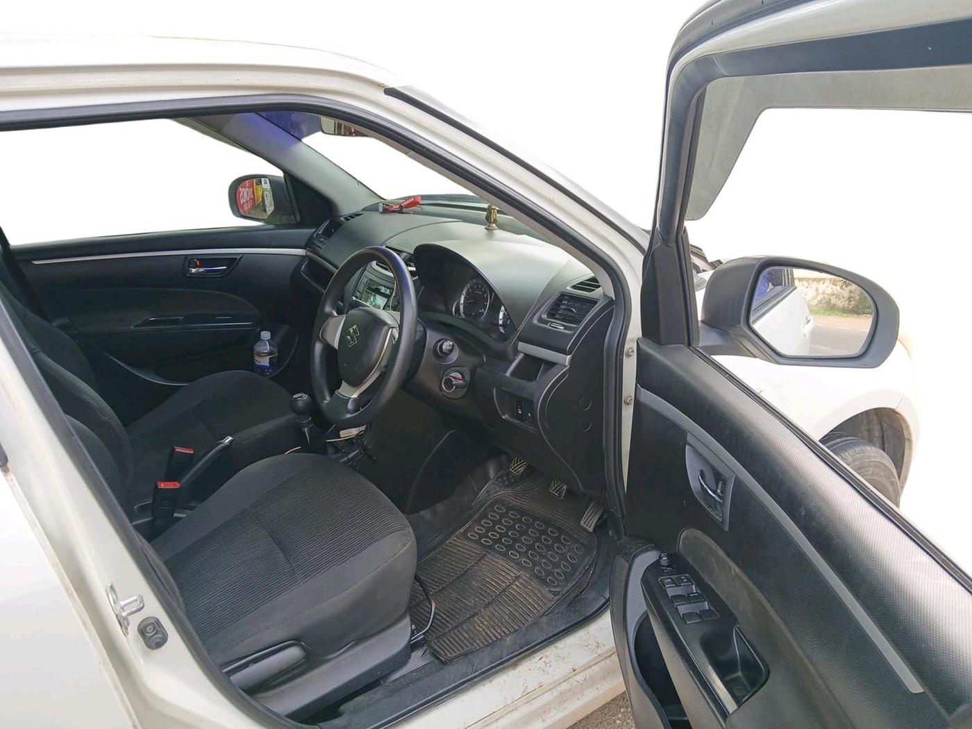 2015 Maruti Swift VXI, Petrol, Manual, 65,305 km, interior