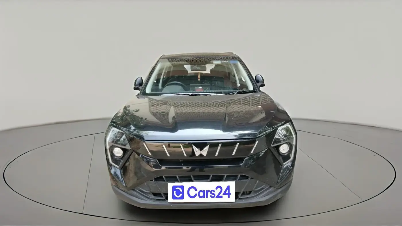 2025 Mahindra XUV 3XO AX5 1.2 L TCMPFI AT, Petrol, Automatic, 5,035 km, exterior