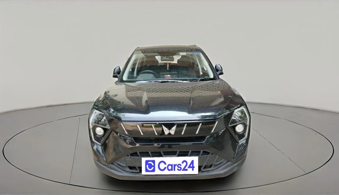 2025 Mahindra XUV 3XO AX5 1.2 L TCMPFI AT, Petrol, Automatic, 5,035 km, exterior