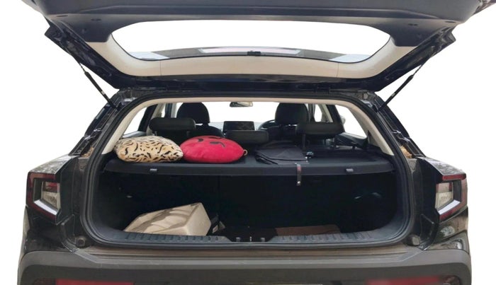 2025 Mahindra XUV 3XO AX5 1.2 L TCMPFI AT, Petrol, Automatic, 5,035 km, exterior