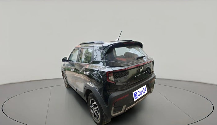 2025 Mahindra XUV 3XO AX5 1.2 L TCMPFI AT, Petrol, Automatic, 5,035 km, exterior