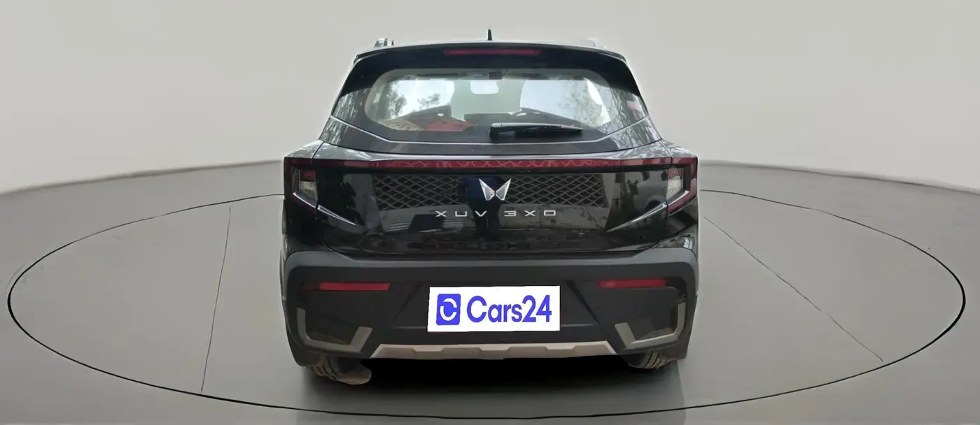 2025 Mahindra XUV 3XO AX5 1.2 L TCMPFI AT, Petrol, Automatic, 5,035 km, exterior