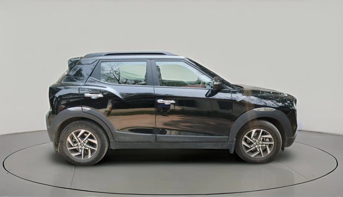 2025 Mahindra XUV 3XO AX5 1.2 L TCMPFI AT, Petrol, Automatic, 5,035 km, exterior