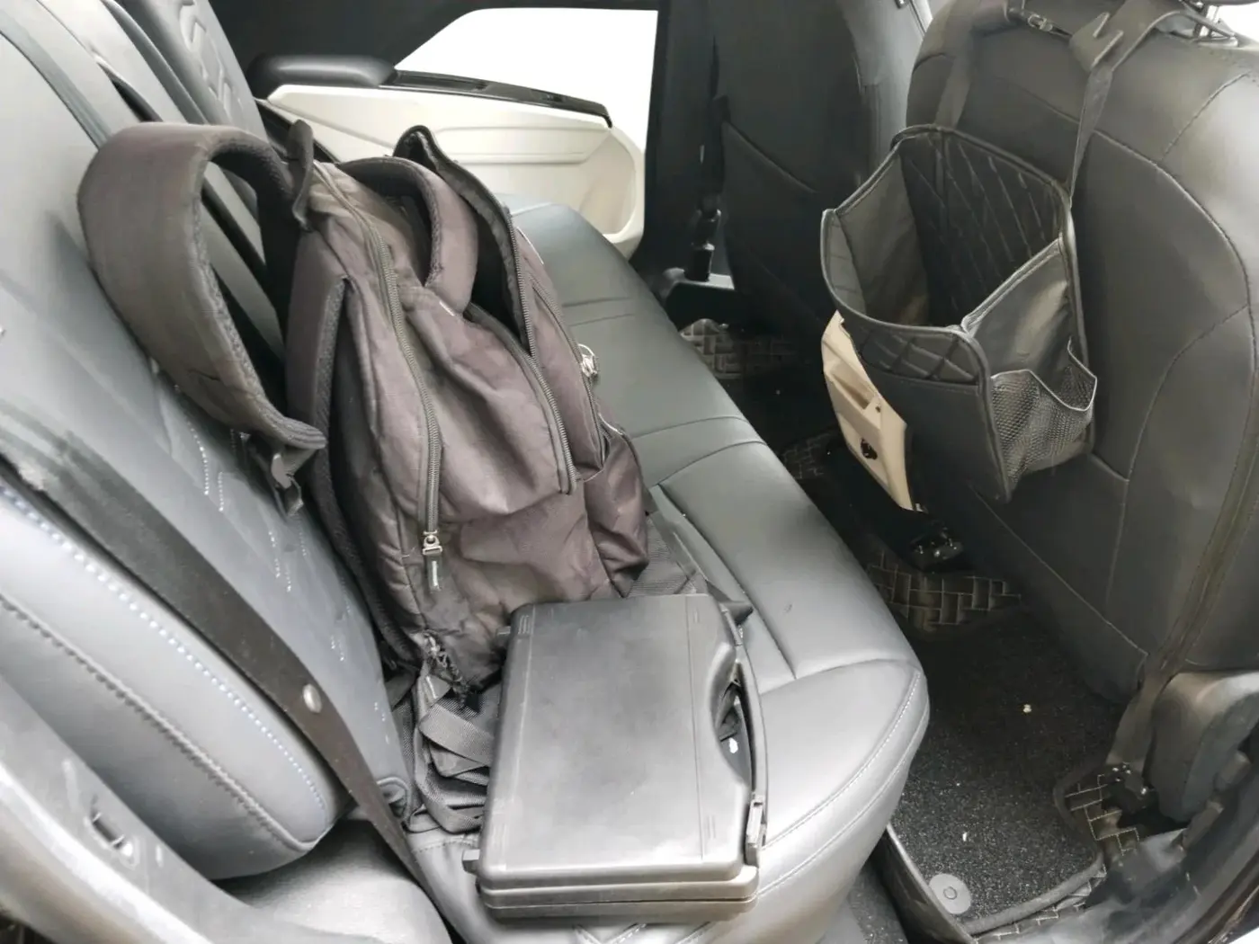 2025 Mahindra XUV 3XO AX5 1.2 L TCMPFI AT, Petrol, Automatic, 5,035 km, interior