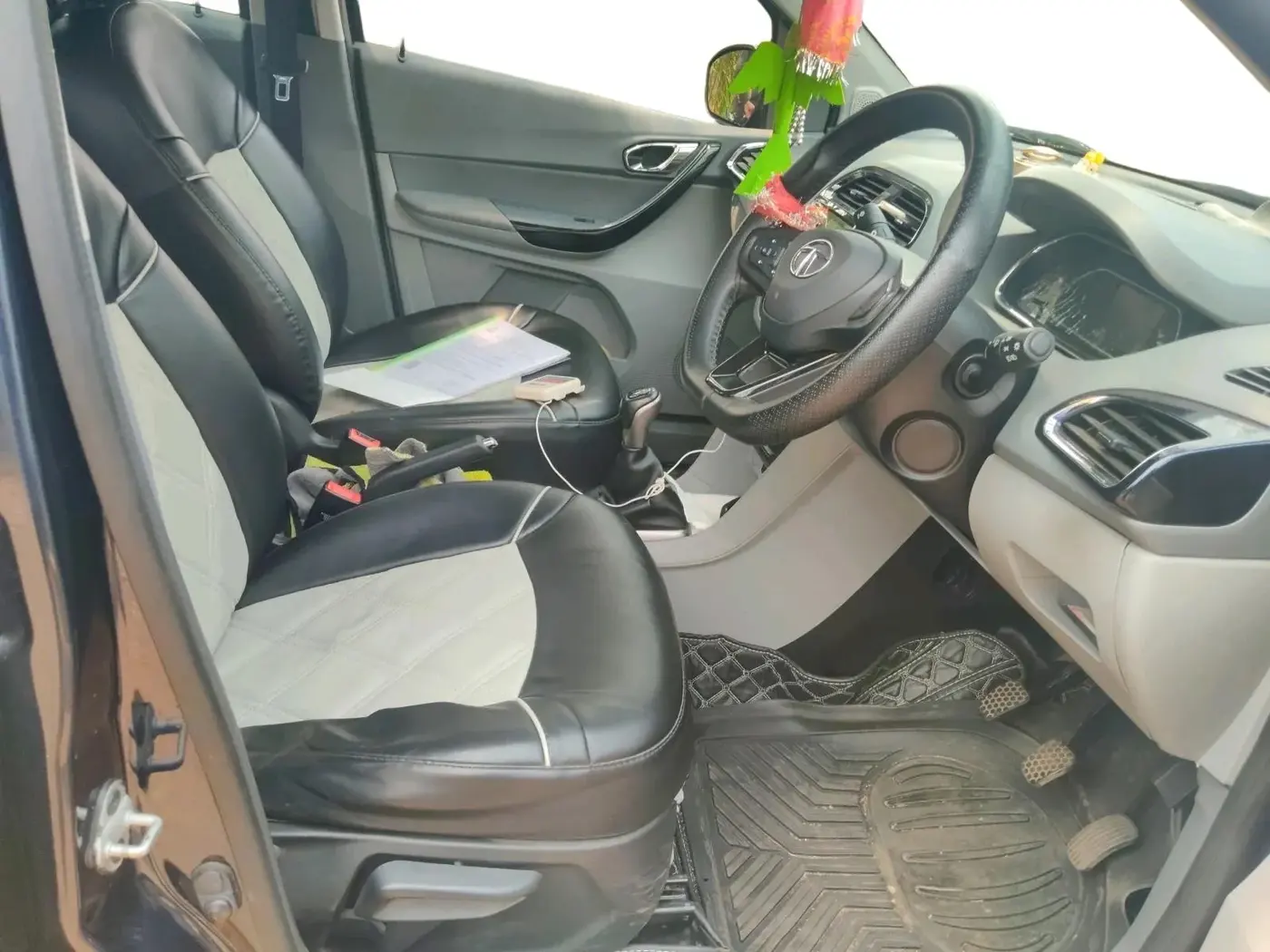 2021 Tata TIGOR XZ PLUS PETROL, Petrol, Manual, 33,244 km, interior