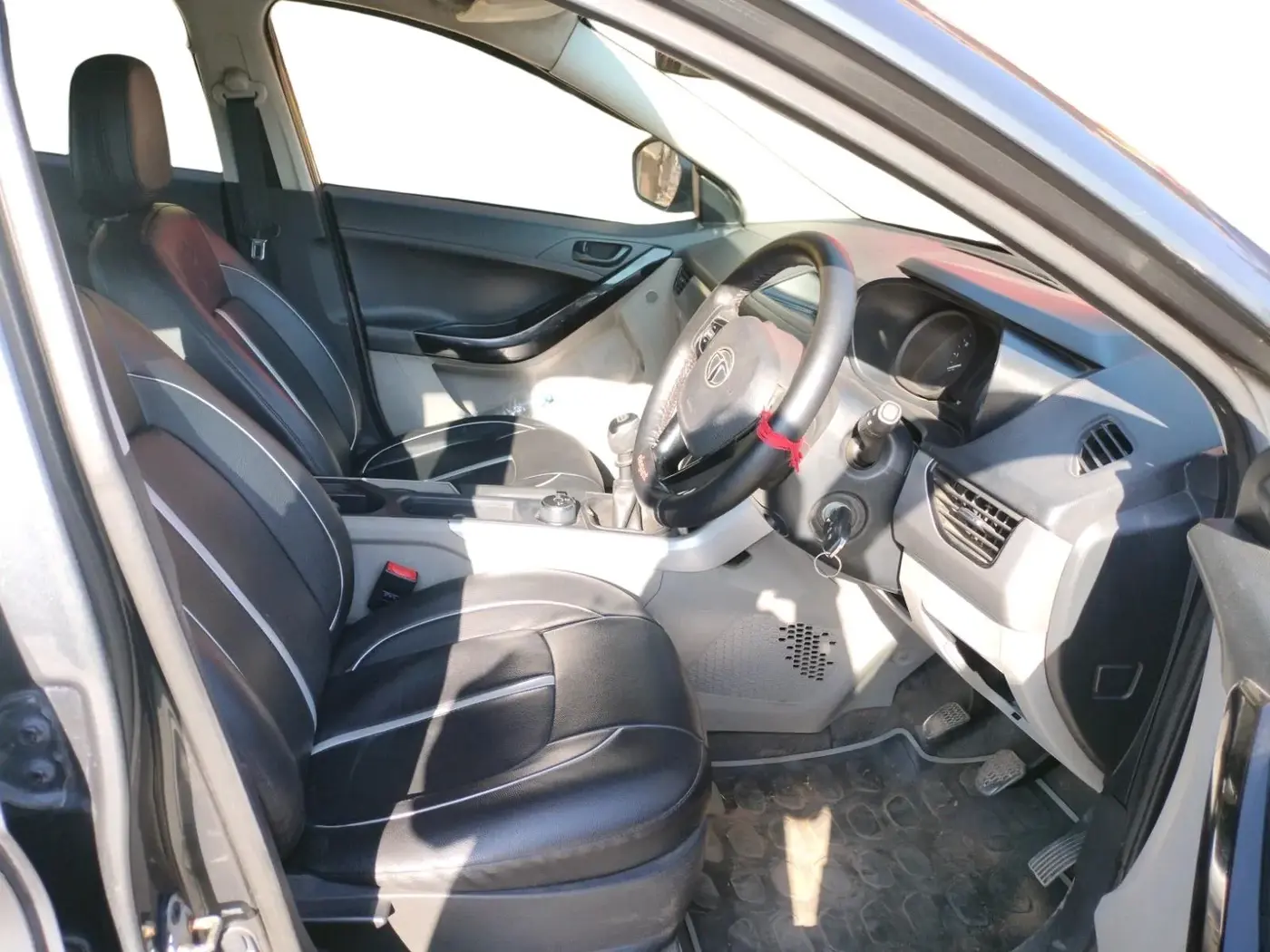 2018 Tata NEXON XM PETROL, Petrol, Manual, 70,690 km, interior