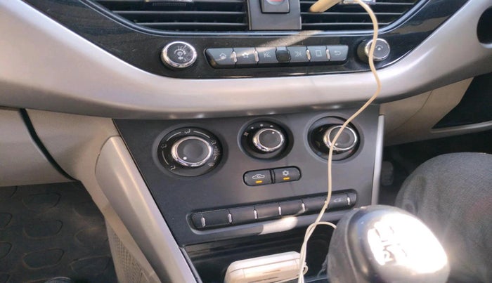 2018 Tata NEXON XM PETROL, Petrol, Manual, 70,690 km, interior