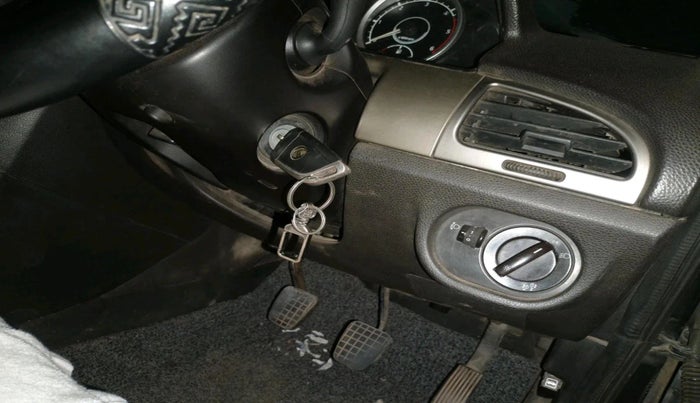 2015 Tata Safari Storme 2.2 VX 4X2, Diesel, Manual, 1,66,349 km, interior