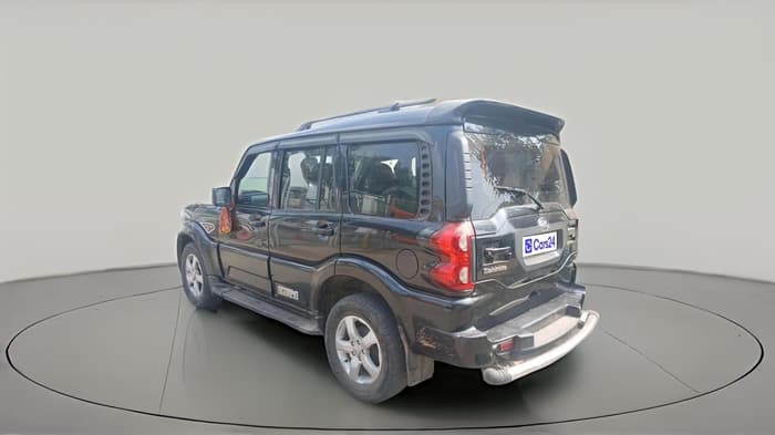 2017 Mahindra Scorpio S6 PLUS, Diesel, Manual, 76,179 km, exterior