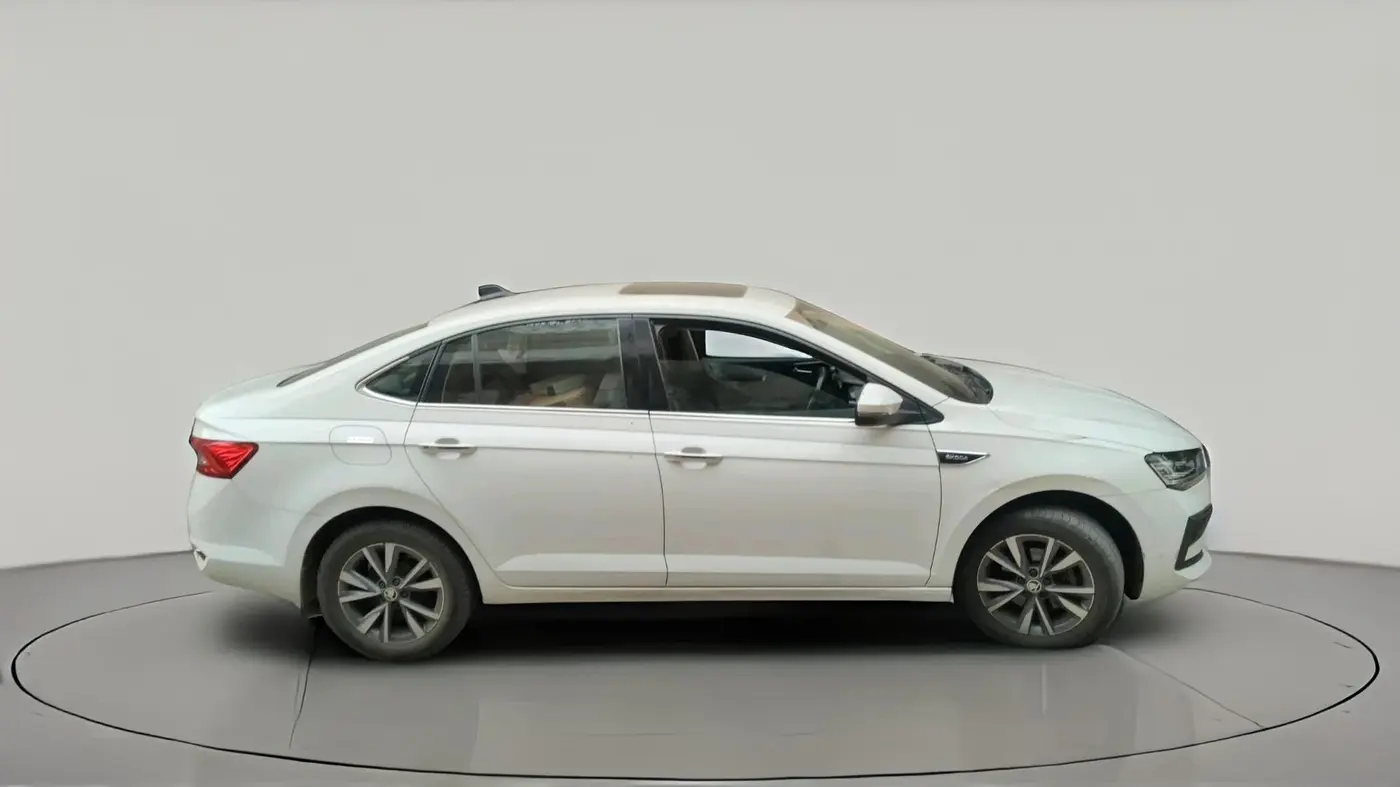 2022 Skoda SLAVIA STYLE 1.0L TSI MT, Petrol, Manual, 34,212 km, exterior