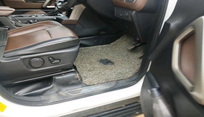 2022 Mahindra SCORPIO-N Z8 L DIESEL AT 2WD 7 STR, Diesel, Automatic, 1,24,185 km, interior