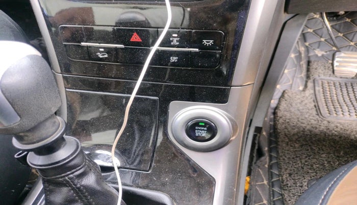 2019 Mahindra XUV500 W11, Diesel, Manual, 1,05,773 km, interior