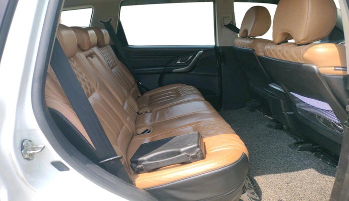 2019 Mahindra XUV500 W11, Diesel, Manual, 1,05,773 km, interior