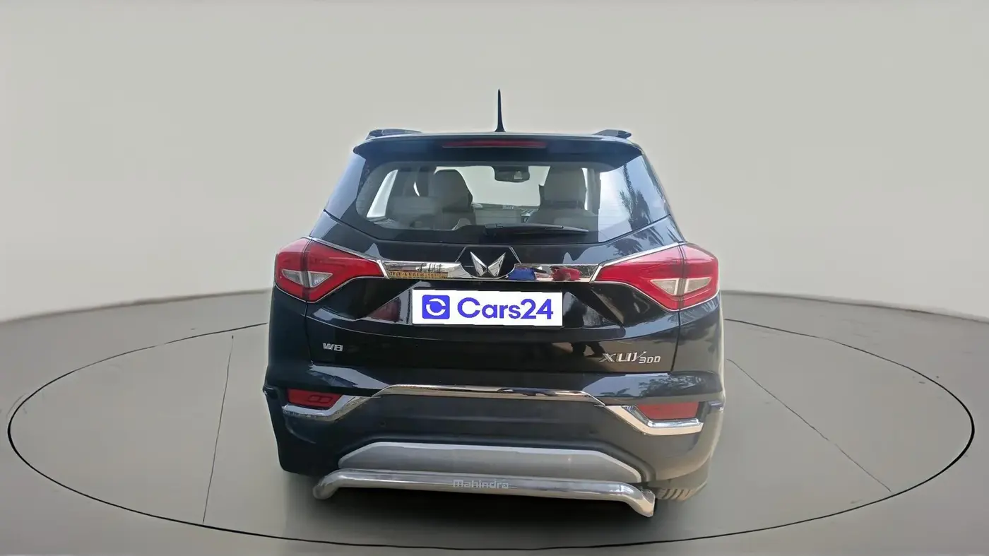 2024 Mahindra XUV300 W8 (O) 1.2 PETROL, Petrol, Manual, 13,174 km, exterior
