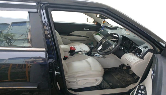 2024 Mahindra XUV300 W8 (O) 1.2 PETROL, Petrol, Manual, 13,174 km, interior