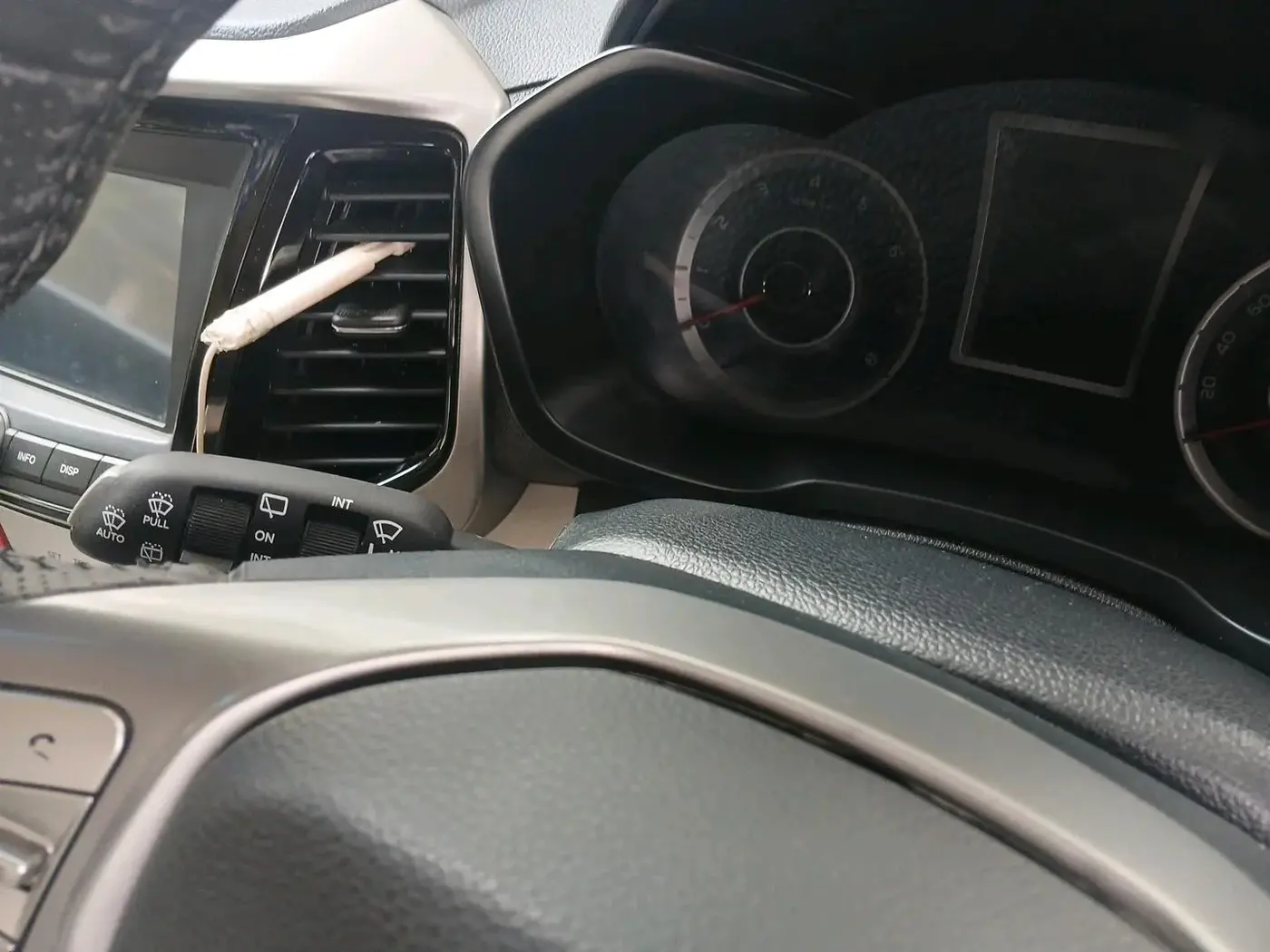 2024 Mahindra XUV300 W8 (O) 1.2 PETROL, Petrol, Manual, 13,174 km, interior