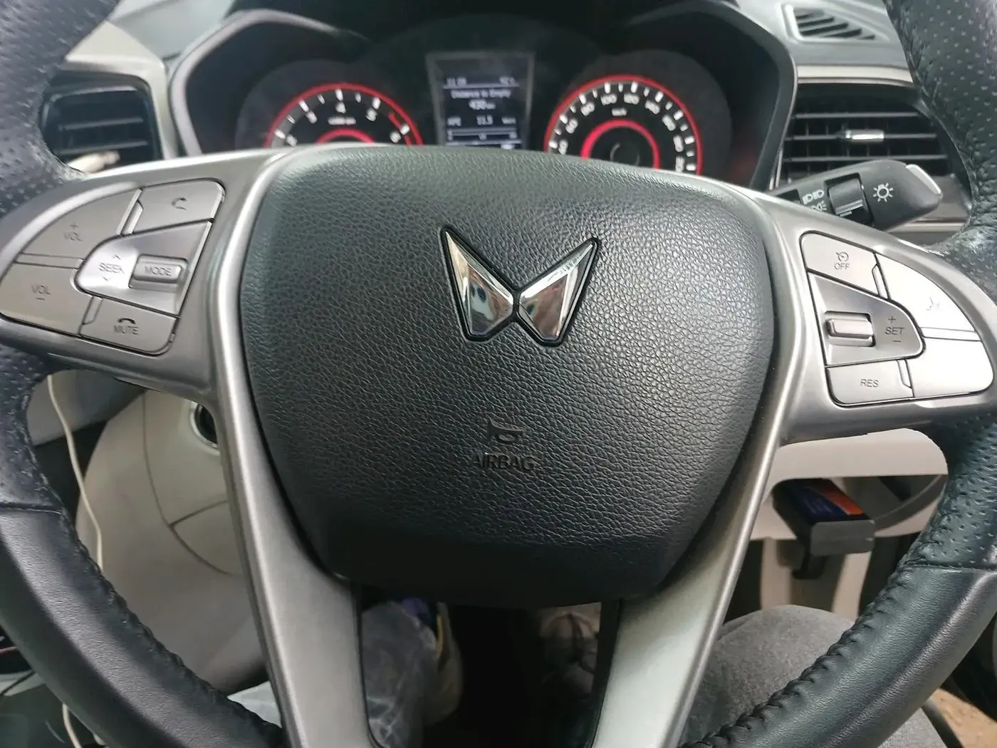 2024 Mahindra XUV300 W8 (O) 1.2 PETROL, Petrol, Manual, 13,174 km, interior