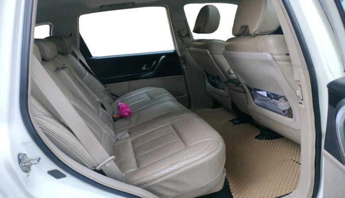 2015 Mahindra XUV500 W10, Diesel, Manual, 1,51,625 km, interior