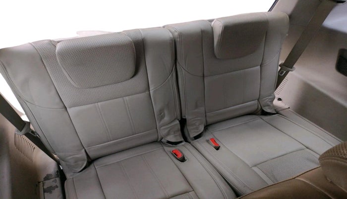 2015 Mahindra XUV500 W10, Diesel, Manual, 1,51,625 km, interior