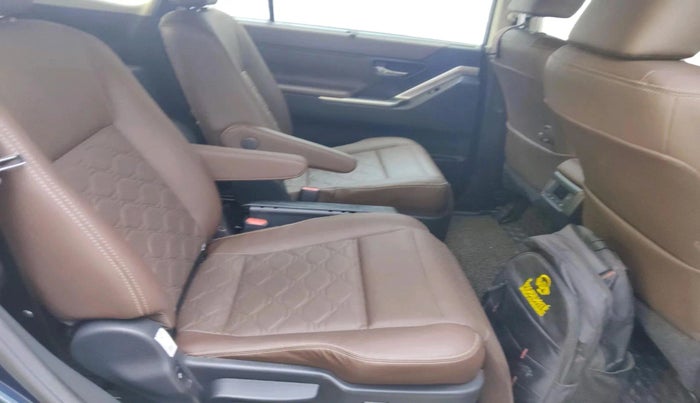 2025 Toyota INNOVA HYCROSS ZX HYBRID 7 STR, Hybrid, Automatic, 2,087 km, interior