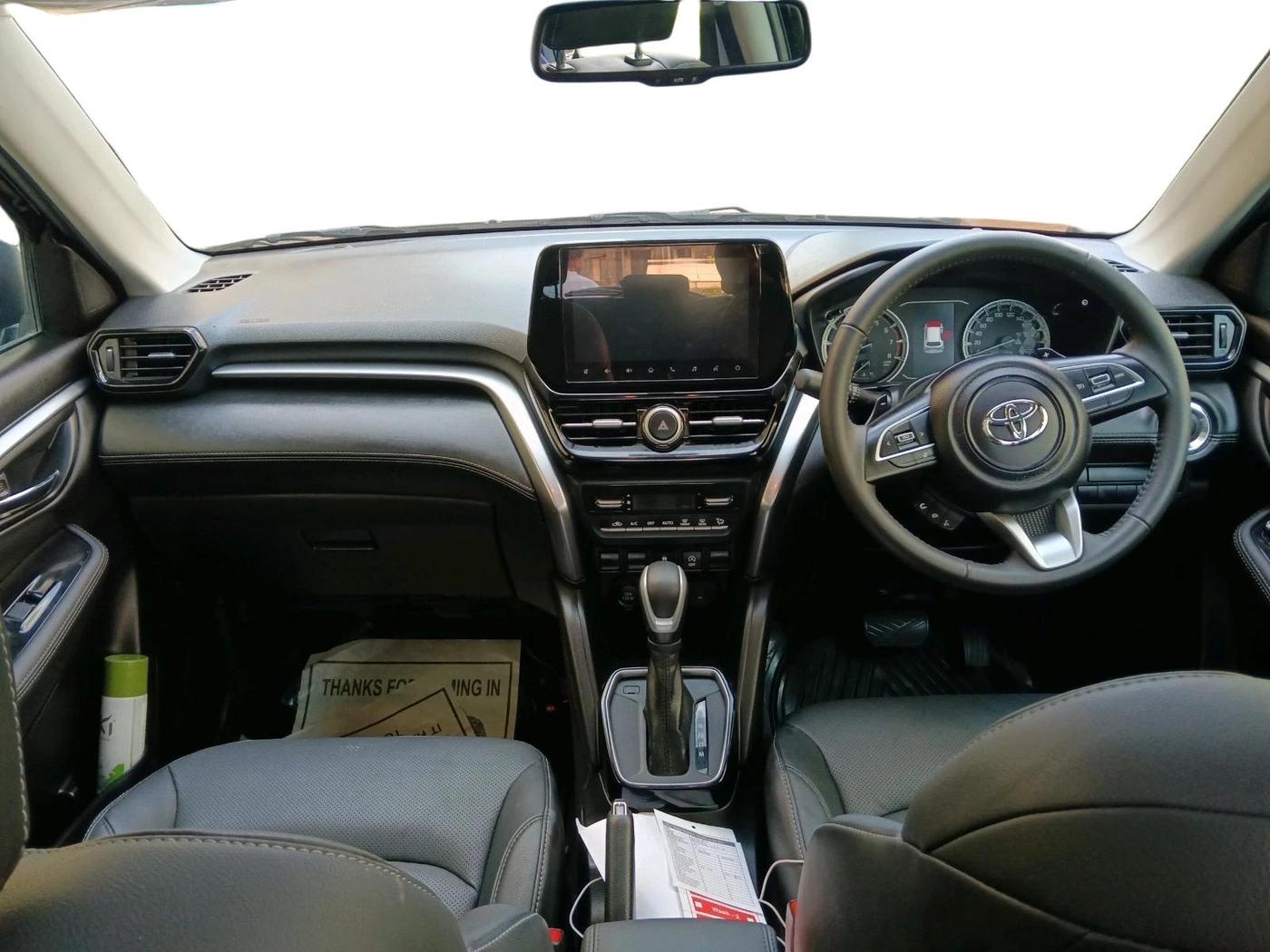 2024 Toyota URBAN CRUISER HYRYDER V AT NEO DRIVE, Petrol, Automatic, 4,937 km, interior